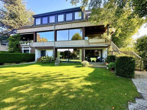 Außenansicht - Charmante Etagenwohnung mit 190 m², Rheinblick, Studio und 2 Garagen in Himmelgeist