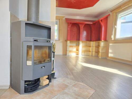 heimelige Atmosphäre dank Kaminofen-Anschluss - Einfamilienhaus mit 106,00 m&sup2; in Neustadt bei Coburg zum Kaufen