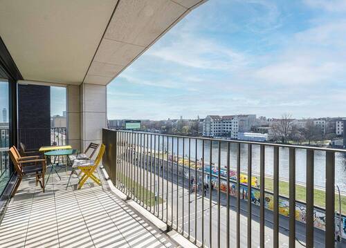 Südloggia mit Wasserblick - PURE LIVING: Wohnen mit Wasserblick an der East Side Gallery