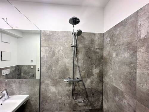 Ebenerdige Ganzglasdusche - 