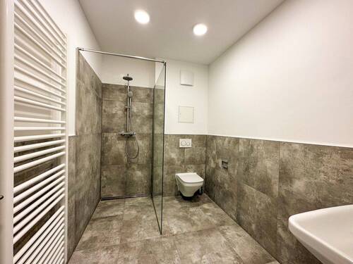 Badezimmer mit Dusche - 