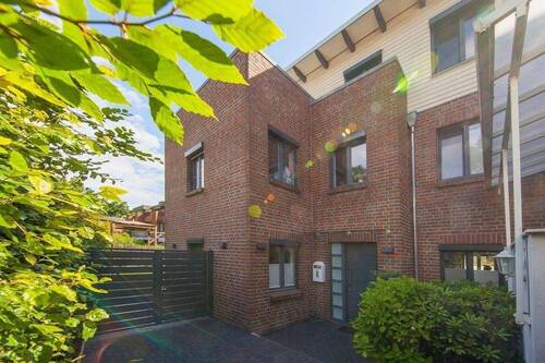 Außenansicht - Neubau EFH aus 2008 mit 6 Zimmern, EBK, Garten in Groß Borstel Hamburg