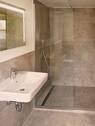 Tageslichtbad mit Walk-in-Dusche - 
