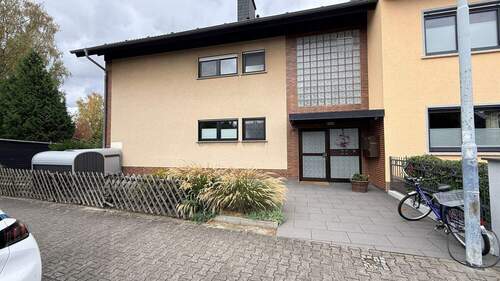 Hausansicht - 1 Zimmer Mehrfamilienhaus, Wohnhaus zum Kaufen in Neu-Isenburg