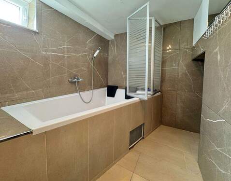 Badezimmer im Untergeschoss - 