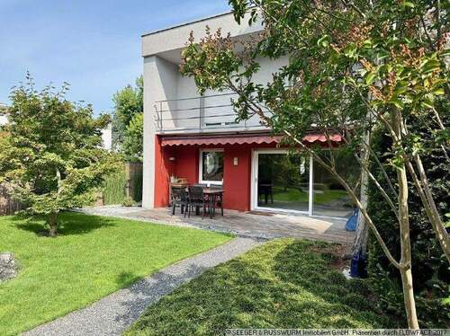 Rückansicht - Etwas Besonderes: Haus mit stilvoll angelegtem Garten!