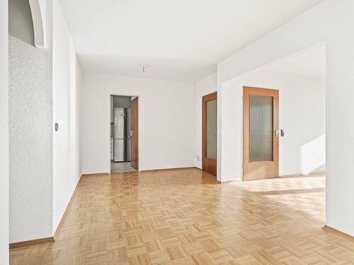 Esszimmer mit Zugang zur Küche und Wohnzimmer - 