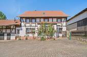 Außenansicht - Romantisches Grundstück und ein Haus mit Charme.