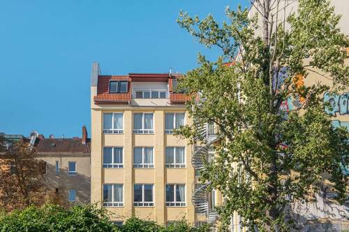 Blick zum Gartenhaus - 4 Zimmer Etagenwohnung in Berlin