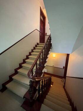 Treppenhaus - 3 Zimmer Etagenwohnung in Berlin