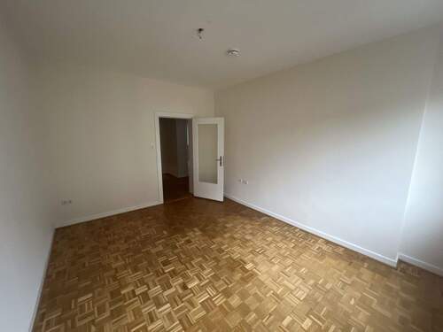 Wohnzimmer - 3 Zimmer Etagenwohnung zur Miete in Kiel