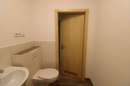 Beispiel Bad mit Dusche - 3 Zimmer Etagenwohnung zur Miete in Freiberg