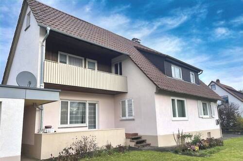 seitliche Frontansicht - 6 Zimmer Mehrfamilienhaus, Wohnhaus zum Kaufen in Tuningen