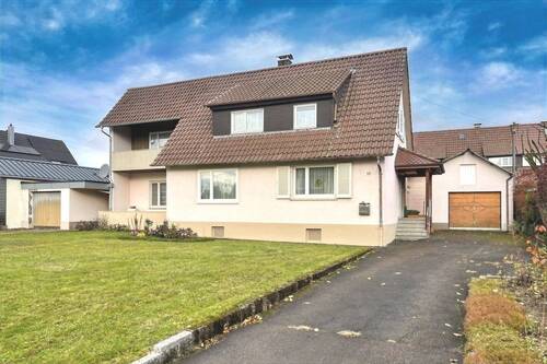 Außenansicht - 6 Zimmer Mehrfamilienhaus, Wohnhaus in Tuningen