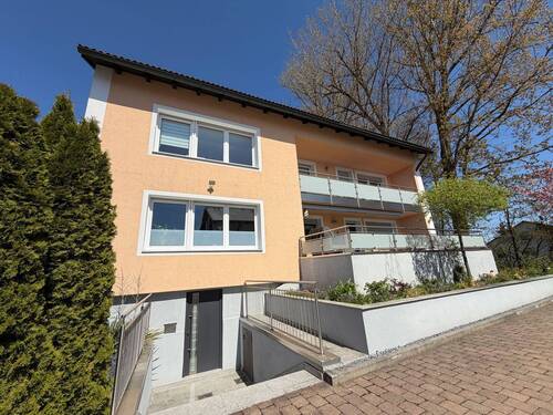 Hausansicht Süd-West.JPG - 4 Zimmer Etagenwohnung zum Kaufen in Altdorf