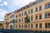 Gebäudeansicht - Investment für Kenner: 2 ETW im DG, vermietungssicher und hochwertig saniert.