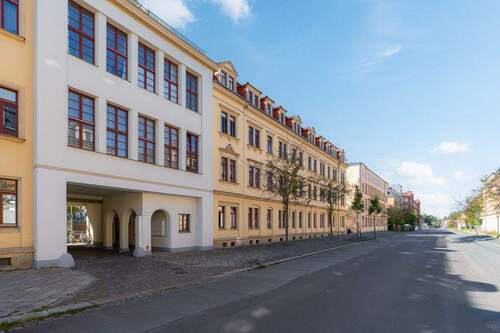 Gebäudeansicht 2 mit Zugang - 4 Zimmer Etagenwohnung zum Kaufen in Dresden