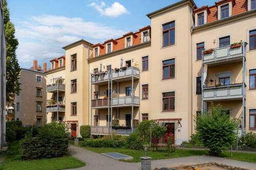 Rückansicht mit Gemeinschaftshof - Etagenwohnung mit 100,50 m² in Dresden zum Kaufen