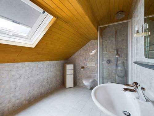 Bad 2.OG - Mehrfamilienhaus, Wohnhaus zum Kaufen in Irrel