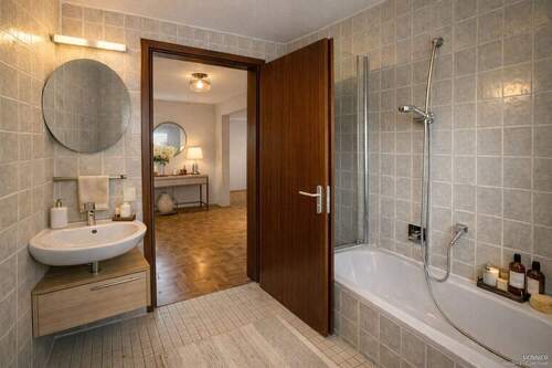 Das Badezimmer - Etagenwohnung mit 65,00 m&sup2; in Prien am Chiemsee zum Kaufen