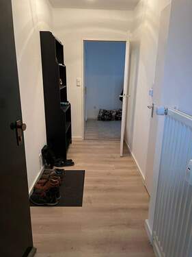 Eingangsbereich mit Blick in die Wohnung - Etagenwohnung mit 96,50 m&sup2; in Bünde zur Miete