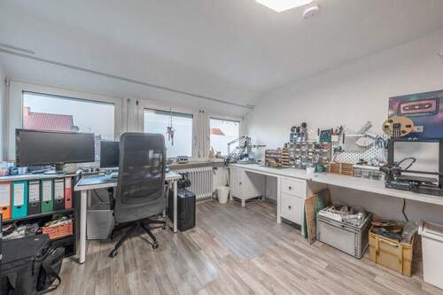 wie auch dieses Arbeitszimmer sind ebenfalls im OG - 
