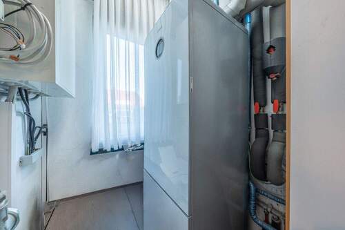 Die Luft-Wärme Pumpe versorgt den Anbau - 