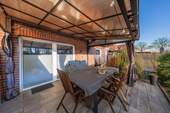 und Zugang zur überdachten Terrasse - 