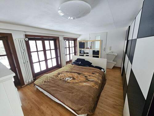 ... Empore im Wohnzimmer - ideal als Fitness-, Ess- oder Schlafbereich bzw. Büro - 4 Zimmer Etagenwohnung in Coburg