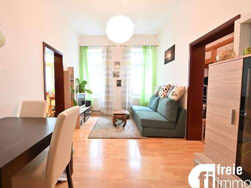 Wohnzimmer - 2 Zimmer Etagenwohnung in Dresden