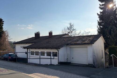 Straßenansicht - 4 Zimmer Einfamilienhaus zum Kaufen in Erndtebrück