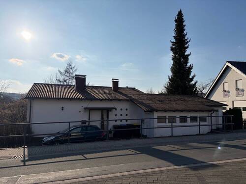 Straßenansicht - 4 Zimmer Einfamilienhaus in Erndtebrück