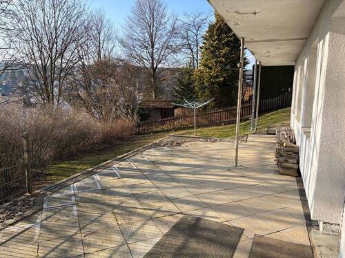 Terrasse und Grundstück - 