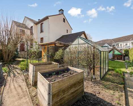 Gartenansicht - 9 Zimmer Einfamilienhaus in Ratingen