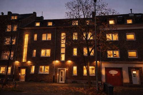 Frontansicht - NEUSS-FURTH: 4 FAMILIENHAUS IN ZENTRALER LAGE MIT MÖGLICHER EIGENTÜMERWOHNUNG