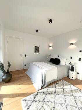 Schlafzimmer mit Bad en Suite - 3 Zimmer Etagenwohnung in Hannover