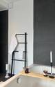 Bad en Suite mit Badewanne und bodengleicher Dusche - 