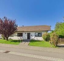 HELLER BUNGALOW MIT 3 SCHLAFZIMMERN, TERRASSE UND GARTEN - Weiskirchen / Rappweiler