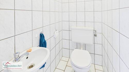 Gäste-WC - 4 Zimmer Bungalow in Weiskirchen / Rappweiler