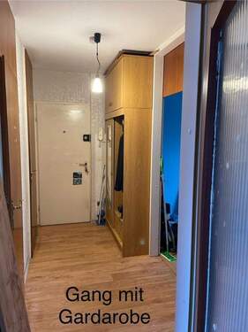 Eingangsbereich mit Garderobe - 
