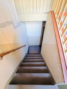 Treppenhaus - Mehrfamilienhaus, Wohnhaus mit 140,00 m&sup2; in Döbeln zum Kaufen