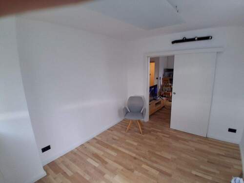 Schlafzimmer Blick in Wohnz. - 