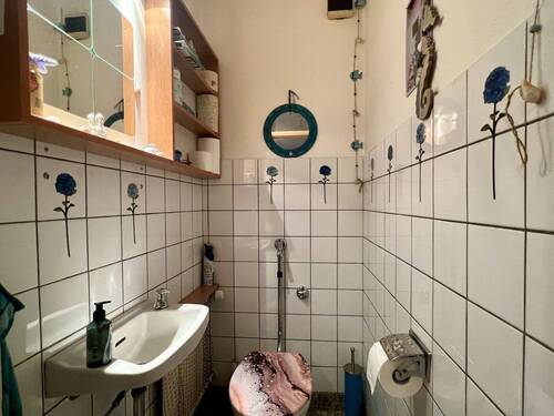 6 WC - 
