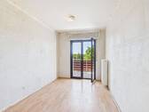 Esszimmer mit Zugang zum Balkon - 