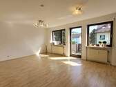 001_Sonniges Wohnzimmer - Sonnige Dreizimmerwohnung mit zwei Balkonen in ruhiger Wohnlage