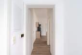 Blick vom Flur - 3 Zimmer Etagenwohnung zum Kaufen in Dresden
