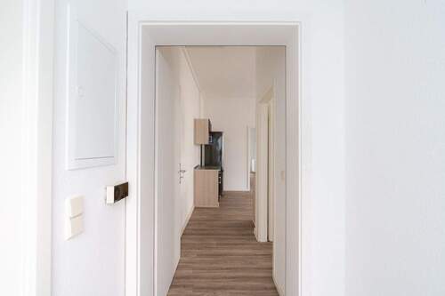 Blick vom Flur - 3 Zimmer Etagenwohnung zum Kaufen in Dresden