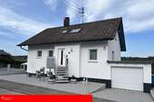 Außenansicht - NEUER PREIS ! - Einfamilienhaus mit Garage und großem Doppelcarport in Königsheim