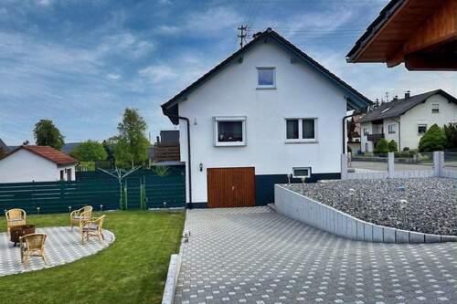 Seitliche Ansicht - 6 Zimmer Einfamilienhaus zum Kaufen in Königsheim