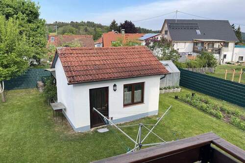 Blick vom Balkon in den Garten - 